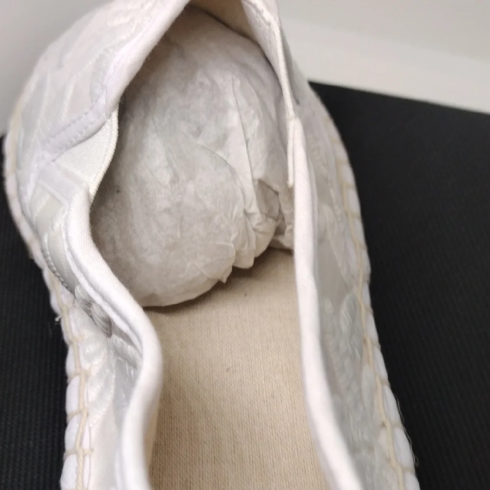 White Floral Lace Slip On Espadrilles Shoes Size 7